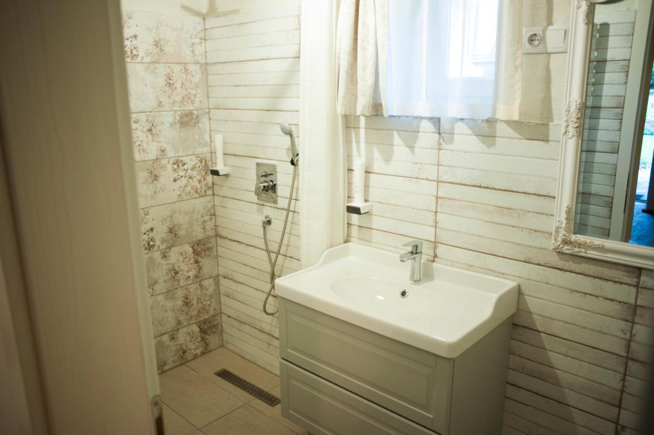 Pajta Apartman Es Vendeghaz Tata Exterior foto
