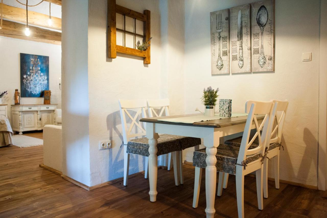 Pajta Apartman Es Vendeghaz Tata Exterior foto