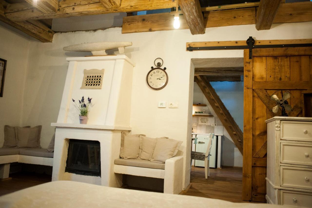Pajta Apartman Es Vendeghaz Tata Exterior foto
